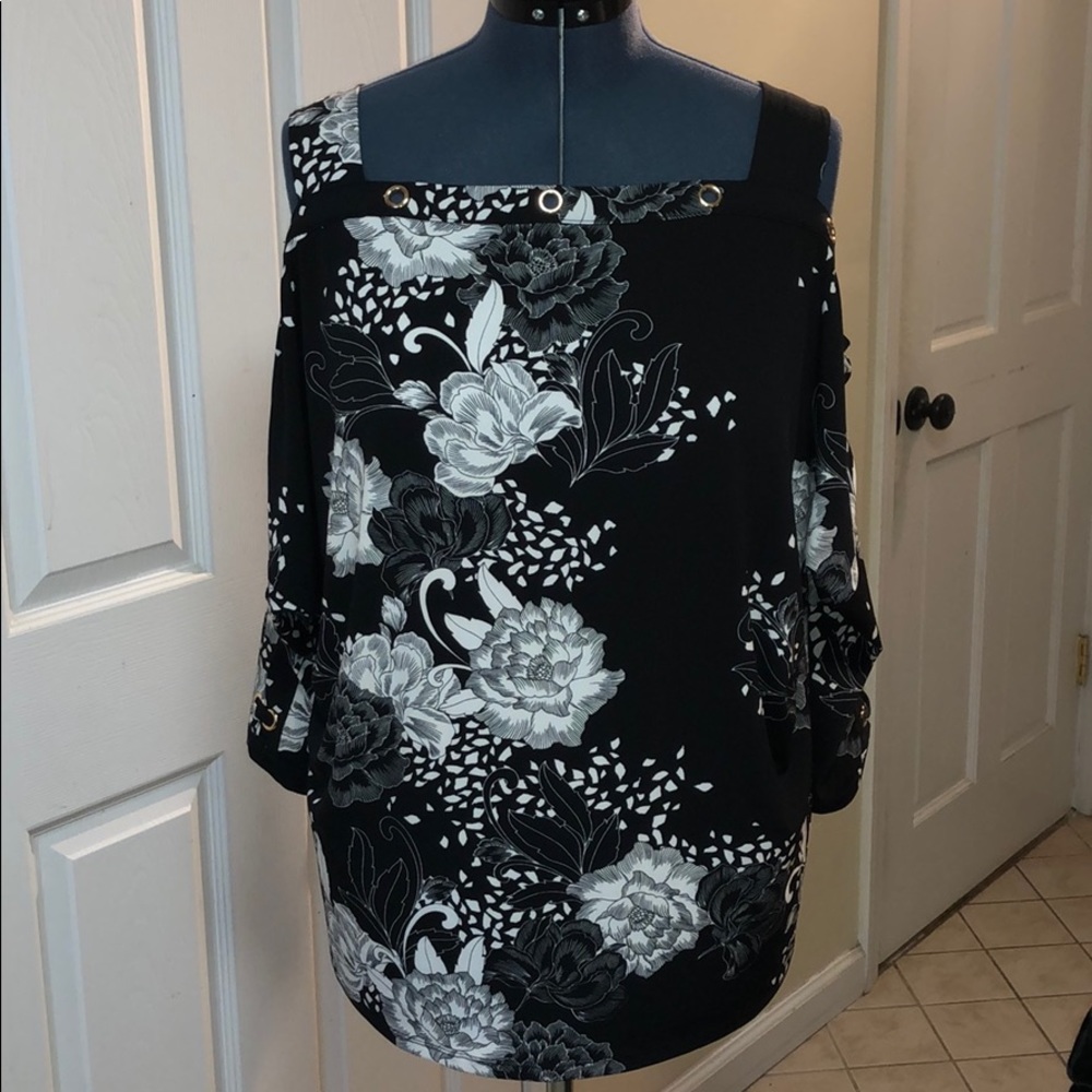 Women’s off the shoulder floral top